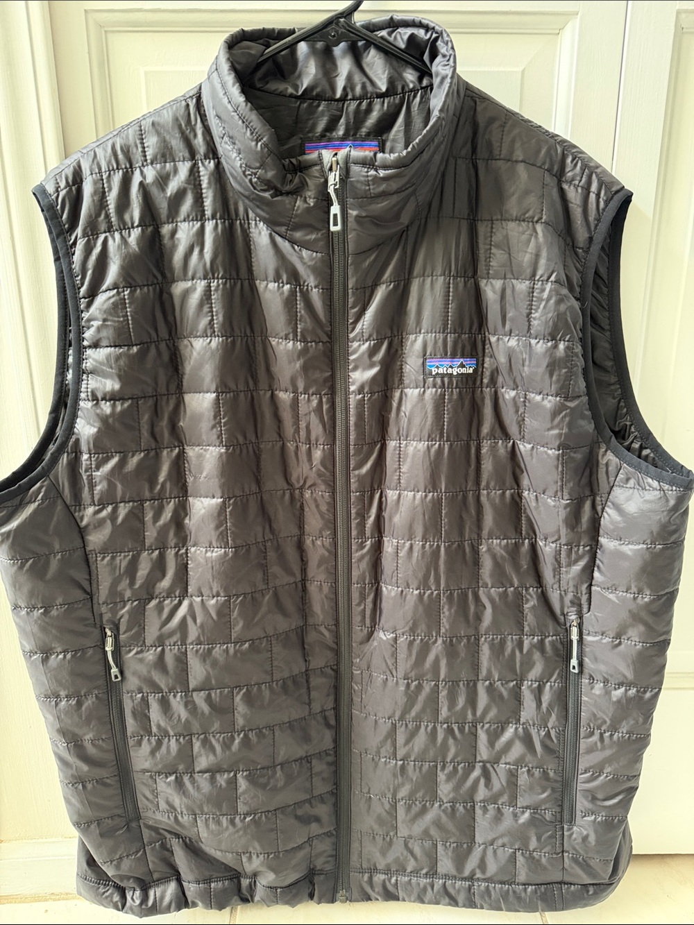 Patagonia Men's Quilted Vest (Nano) in black!!